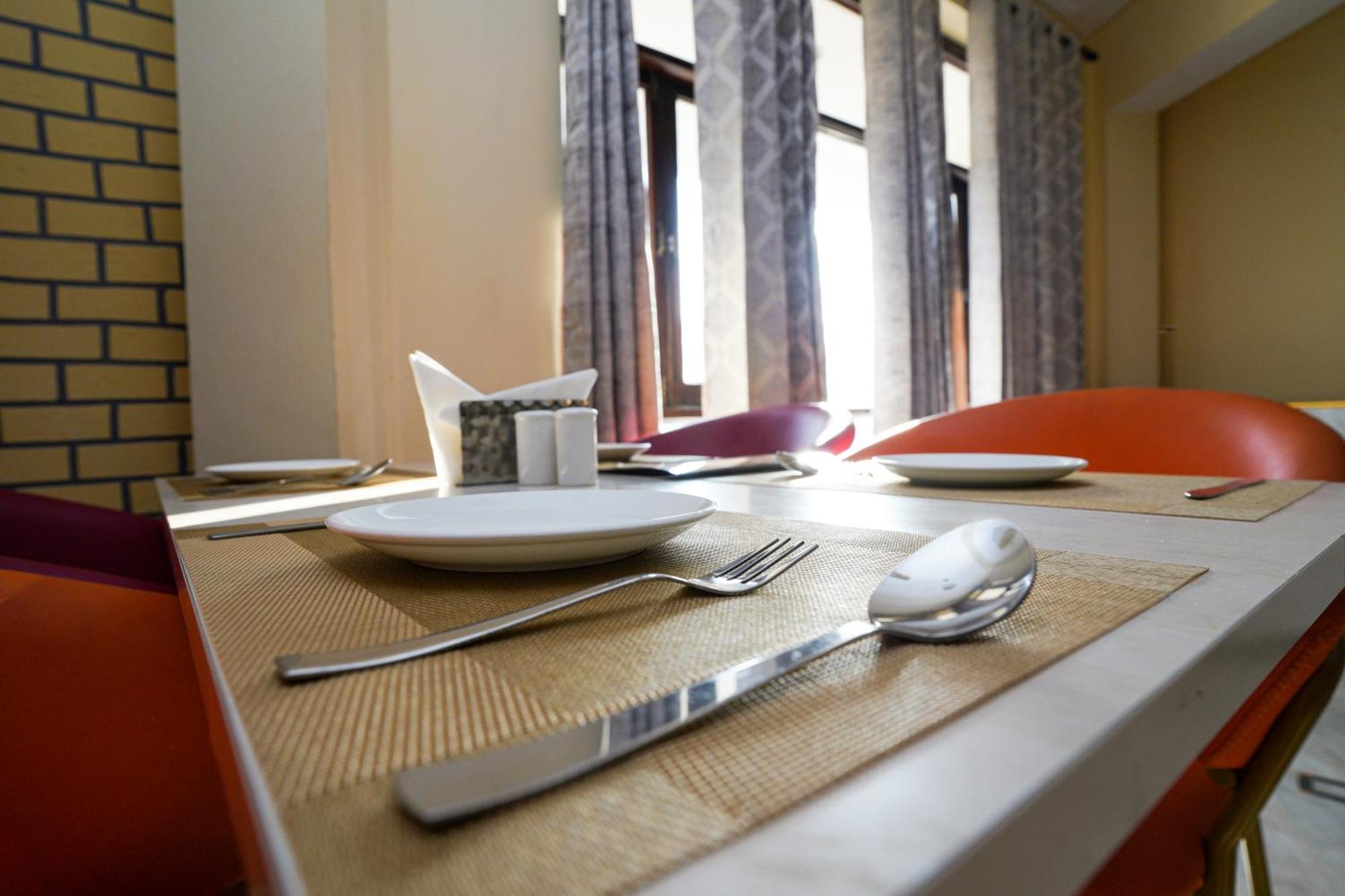 Hotel Neeraj Bhawan- Triveni Ghat Rishīkesh Extérieur photo