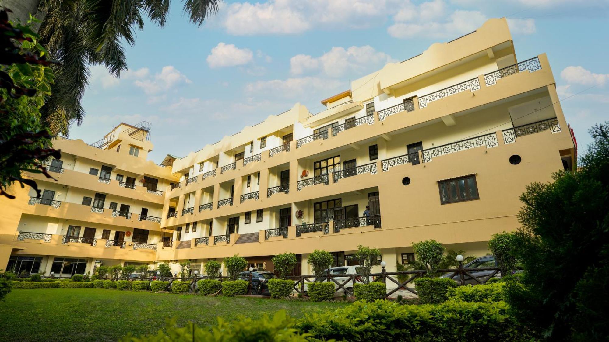 Hotel Neeraj Bhawan- Triveni Ghat Rishīkesh Extérieur photo