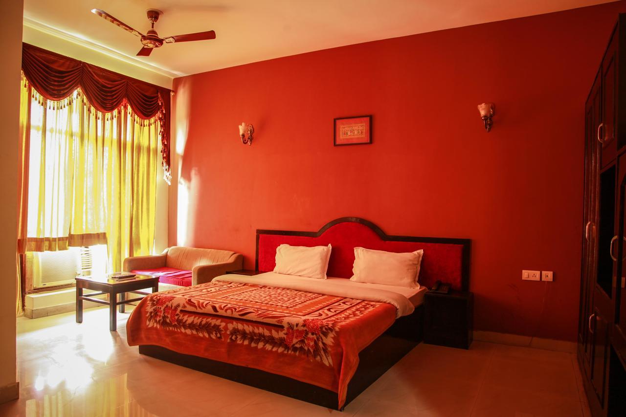Hotel Neeraj Bhawan- Triveni Ghat Rishīkesh Extérieur photo